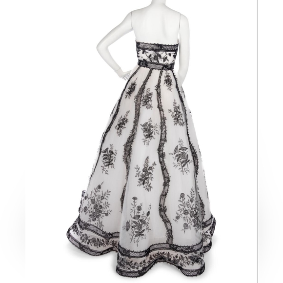 *$8,900 OSCAR DE LA RENTA WHITE BLACK EMBROIDERED RUNWAY GOWN US S - Picture 9 of 12